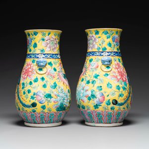 A pair of Chinese famille rose yellow-ground 'hu' vases for the Straits or Peranakan market, 19th C. — 照片 4