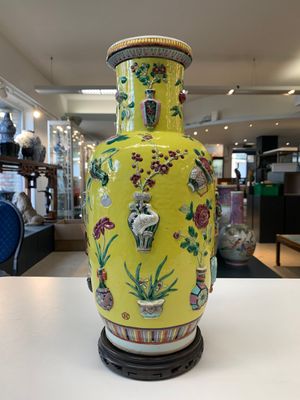 A pair of Chinese famille rose yellow-ground relief-decorated vases with wooden stands, 19th C. — photo 12