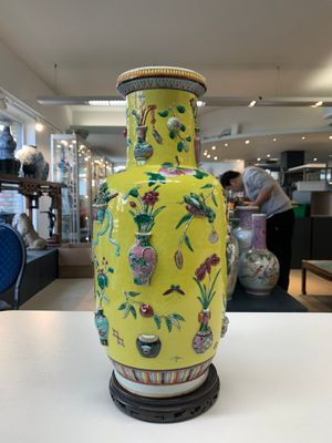 A pair of Chinese famille rose yellow-ground relief-decorated vases with wooden stands, 19th C. — photo 15