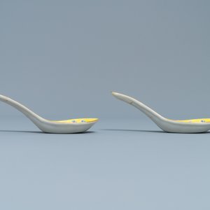 A pair of Chinese famille rose yellow-ground spoons, Guangxu mark and of the period — photo 3