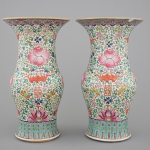 A pair of Chinese famille rose yenyen vases, 19th C. — photo 4