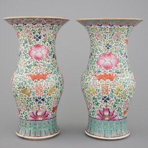A pair of Chinese famille rose yenyen vases, 19th C. — photo 6