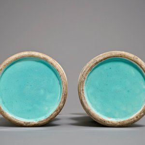 A pair of Chinese famille rose yenyen vases with design of antiquities, 19th C. — photo 6