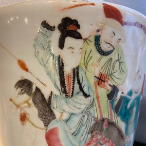 A pair of Chinese famille rose Yongzheng-style vases, 19/20th C. — photo 20