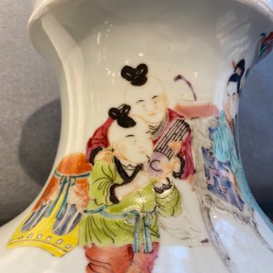 A pair of Chinese famille rose Yongzheng-style vases, 19/20th C. — photo 8