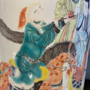 A pair of Chinese famille rose Yongzheng-style vases, 19/20th C. — photo 10