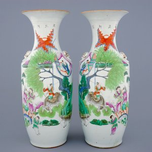 A pair of Chinese famille roses vases with boys on oxes, 19/20th C. — photo 1