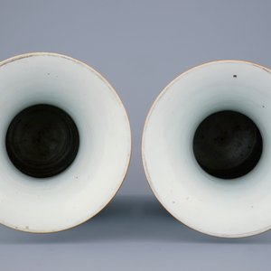 A pair of Chinese famille roses vases with boys on oxes, 19/20th C. — photo 5