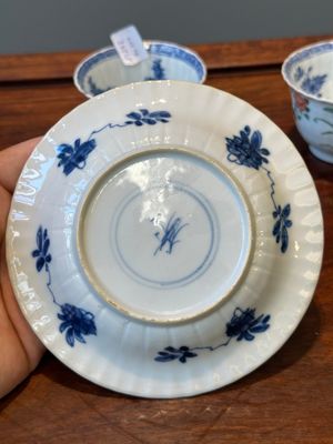 A pair of Chinese famille verte and a pair of famille rose cups and saucers, Kangxi/Yongzheng — photo 46