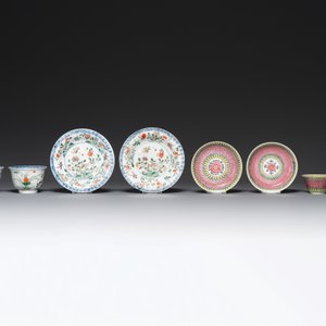 A pair of Chinese famille verte and a pair of famille rose cups and saucers, Kangxi/Yongzheng — photo 2