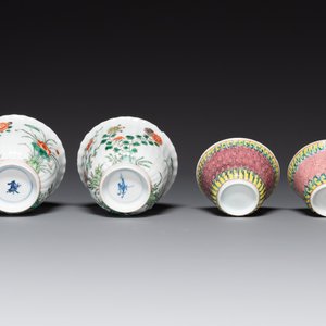 A pair of Chinese famille verte and a pair of famille rose cups and saucers, Kangxi/Yongzheng — photo 5