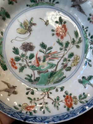 A pair of Chinese famille verte and a pair of famille rose cups and saucers, Kangxi/Yongzheng — 照片 43