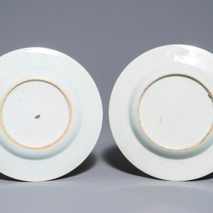 A pair of Chinese famille verte and powder blue plates, Kangxi — 照片 2
