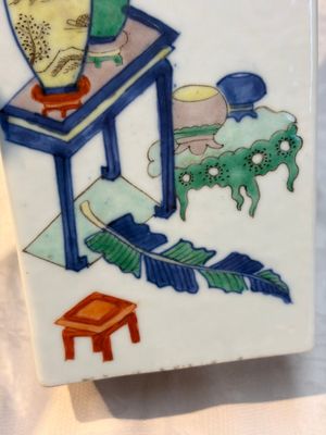 A pair of Chinese famille verte 'Antiquities' square vases, 19th C. — photo 12