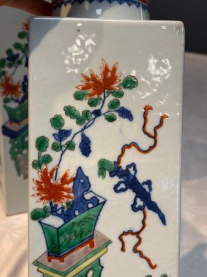 A pair of Chinese famille verte 'Antiquities' square vases, 19th C. — photo 13