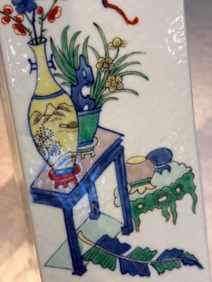 A pair of Chinese famille verte 'Antiquities' square vases, 19th C. — photo 6