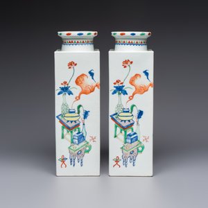 A pair of Chinese famille verte 'Antiquities' square vases, 19th C. — photo 5