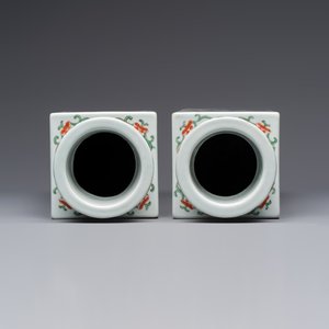 A pair of Chinese famille verte 'Antiquities' square vases, 19th C. — photo 6