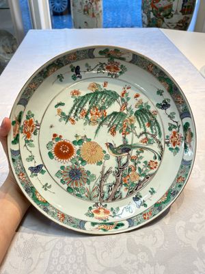 A pair of Chinese famille verte 'Bird Among Flowering Branches' dishes, Kangxi — photo 1