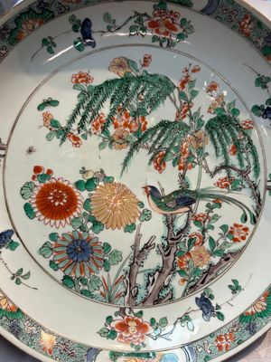 A pair of Chinese famille verte 'Bird Among Flowering Branches' dishes, Kangxi — photo 2