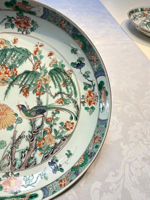 A pair of Chinese famille verte 'Bird Among Flowering Branches' dishes, Kangxi — photo 5