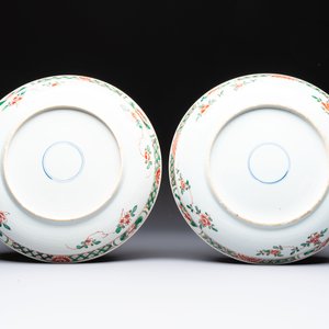 A pair of Chinese famille verte 'Bird Among Flowering Branches' dishes, Kangxi — photo 2