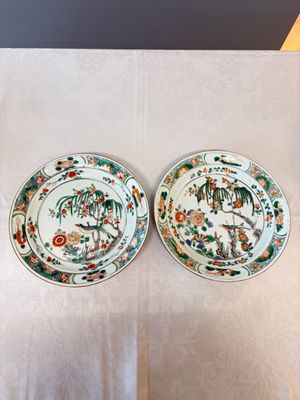 A pair of Chinese famille verte 'Bird among Willow and Flowering Branches' plates — foto 1