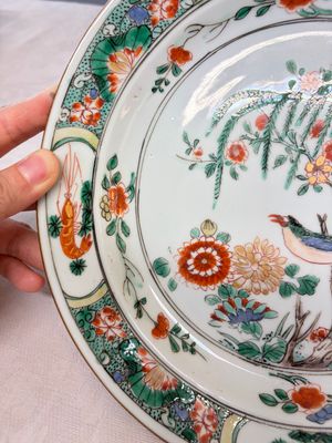 A pair of Chinese famille verte 'Bird among Willow and Flowering Branches' plates — foto 6