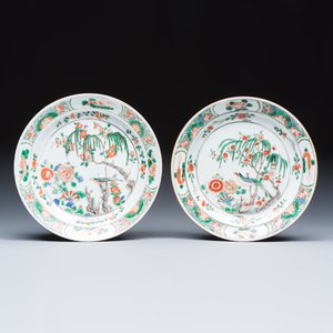 A pair of Chinese famille verte 'Bird among Willow and Flowering Branches' plates — foto 1