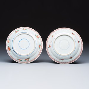 A pair of Chinese famille verte 'Bird among Willow and Flowering Branches' plates — foto 2