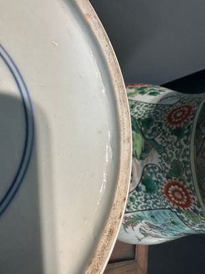 A pair of Chinese famille verte 'bird and flower' vases and covers, Kangxi mark, 19th C. — 照片 17