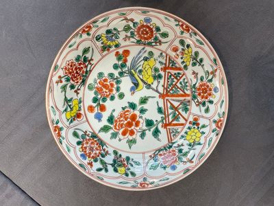 A pair of Chinese famille verte 'bird and peonies' plates, Kangxi — 照片 1