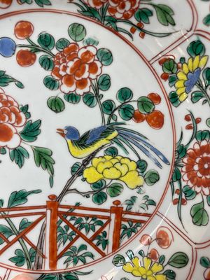 A pair of Chinese famille verte 'bird and peonies' plates, Kangxi — 照片 4