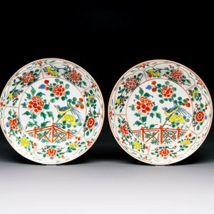 A pair of Chinese famille verte 'bird and peonies' plates, Kangxi — 照片 1