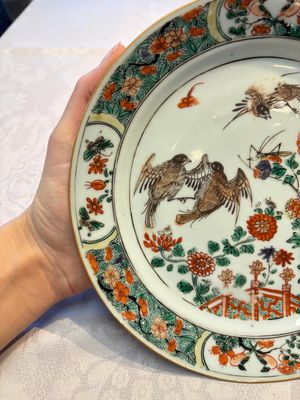 A pair of Chinese famille verte 'Birds Among Flowering Branches' plates, Kangxi — photo 3