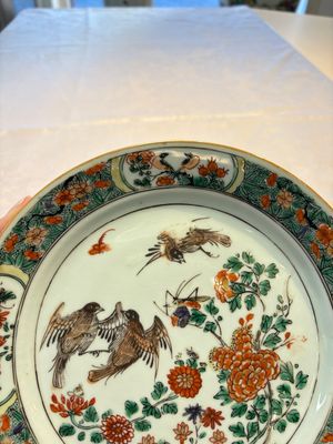 A pair of Chinese famille verte 'Birds Among Flowering Branches' plates, Kangxi — photo 4