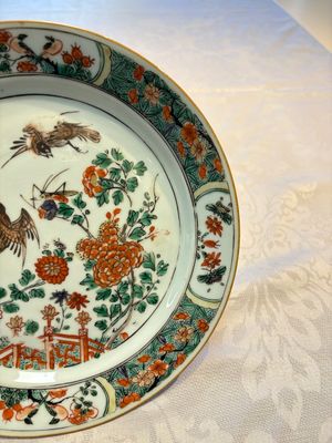 A pair of Chinese famille verte 'Birds Among Flowering Branches' plates, Kangxi — photo 5