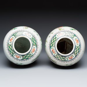 A pair of Chinese famille verte 'Birds among Flowering Branches' vases and covers — photo 6