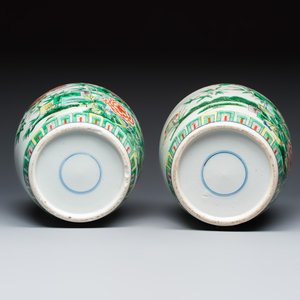 A pair of Chinese famille verte 'Birds among Flowering Branches' vases and covers — photo 7