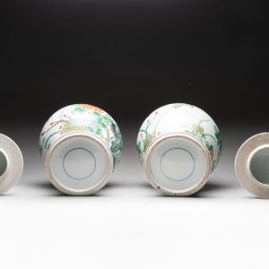 A pair of Chinese famille verte 'birds and flowers' vases and covers, 19th C. — photo 6