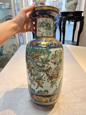 A pair of Chinese famille verte blue-ground gilt-decorated vases and a famille rose 'Elegant Beauties' vase, 19th C. — photo 1
