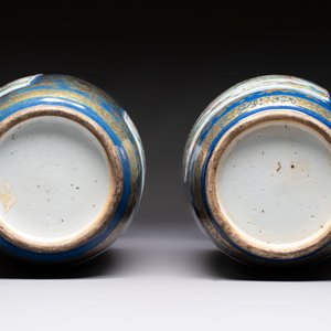 A pair of Chinese famille verte blue-ground gilt-decorated vases and a famille rose 'Elegant Beauties' vase, 19th C. — photo 13