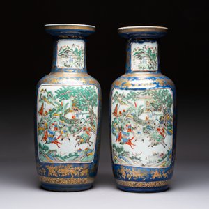 A pair of Chinese famille verte blue-ground gilt-decorated vases and a famille rose 'Elegant Beauties' vase, 19th C. — photo 8