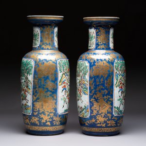 A pair of Chinese famille verte blue-ground gilt-decorated vases and a famille rose 'Elegant Beauties' vase, 19th C. — photo 9