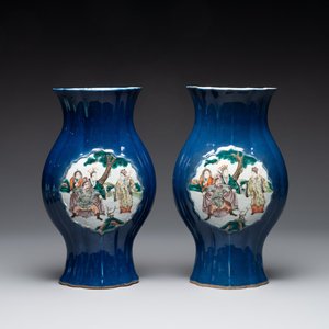 A pair of Chinese famille verte blue-ground lobed vases with figural design, 19th C. — photo 1