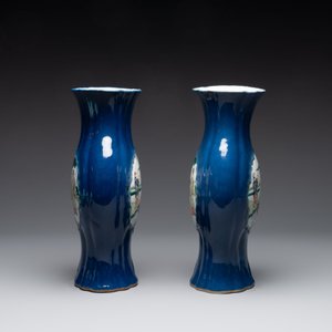 A pair of Chinese famille verte blue-ground lobed vases with figural design, 19th C. — photo 4