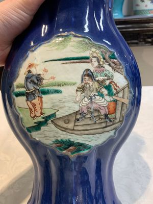 A pair of Chinese famille verte blue-ground lobed vases with figural design, 19th C. — photo 20
