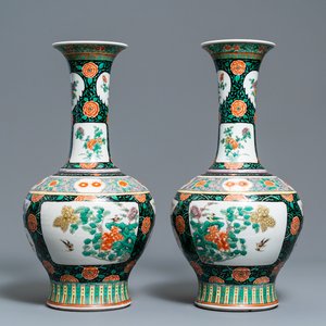 A pair of Chinese famille verte bottle vases, 19th C. — photo 1