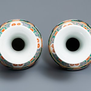 A pair of Chinese famille verte bottle vases, 19th C. — photo 5