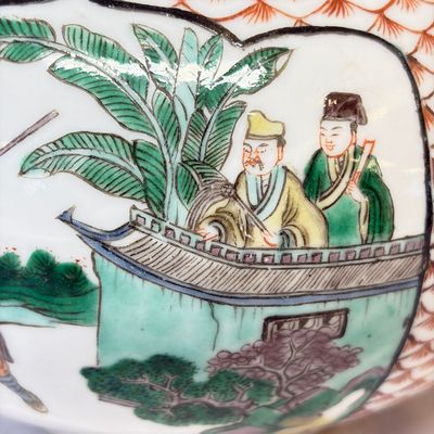 A pair of Chinese famille verte bottle vases with narrative design — foto 16